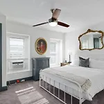 Modern Parisian Apartment In The Heart Of Manayunk