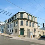 Modern Parisian Apartment In The Heart Of Manayunk